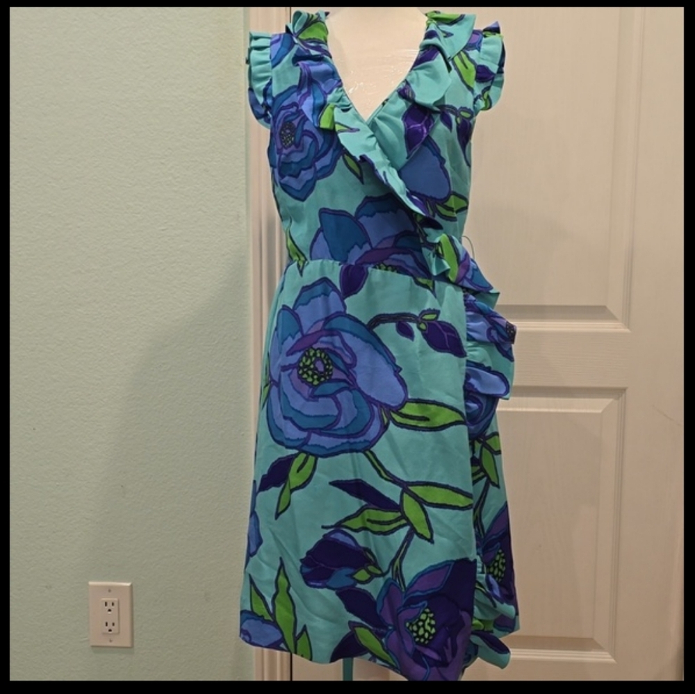 Kate Spade 100% Silk Wrap dress. Size 6.